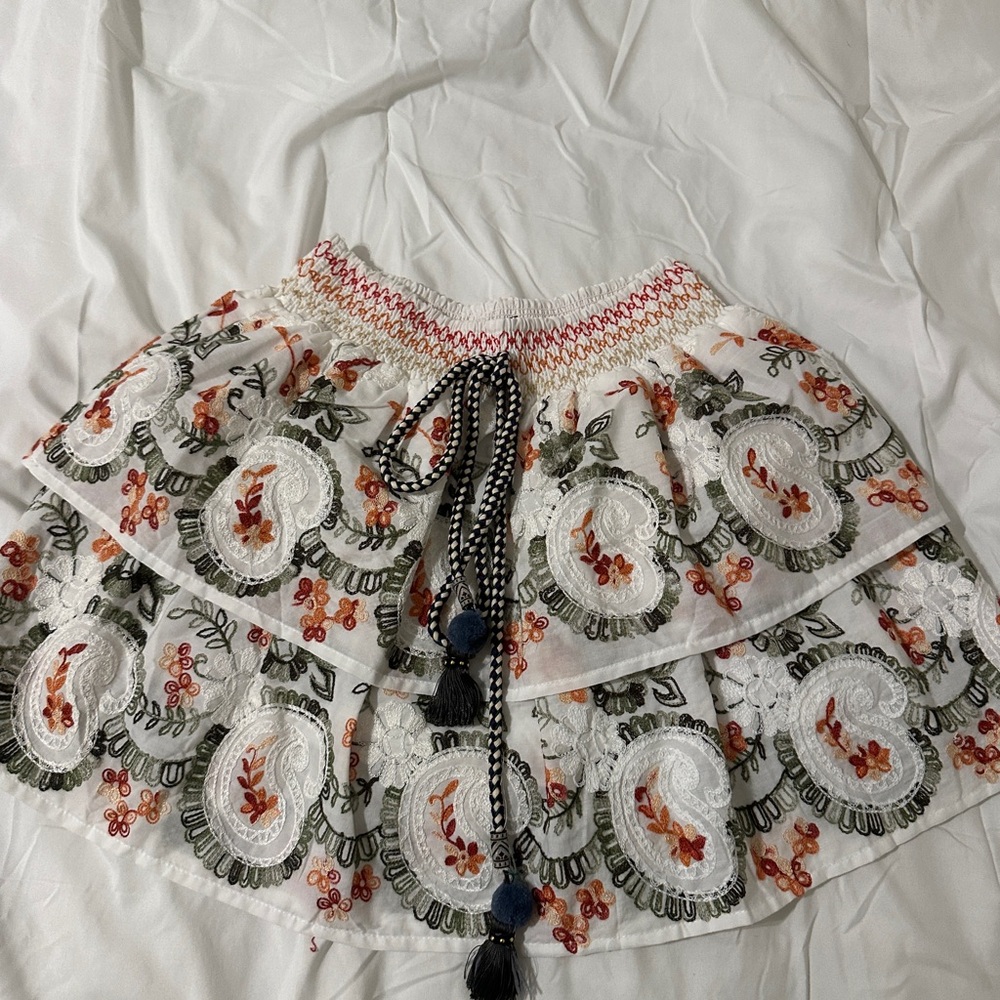 Floral Embroidered Mini Skirt in White and Green